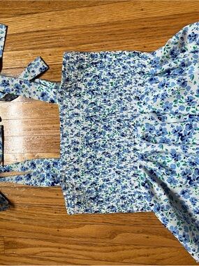 women’s white with blue floral flowy top